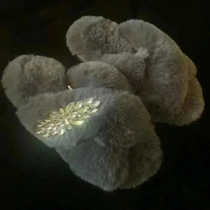 💎💎Express NEW faux fur slippers size s💎💎
